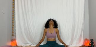 Stiff Neck? This 10-Minute Yoga Relieves Upper Body Tension.