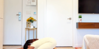 5-Minute Morning Yoga Flow to Wake Up With Less Stress