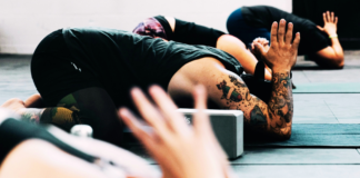I Thought Everyone in Yoga Class Was Judging Me. I Was Wrong.